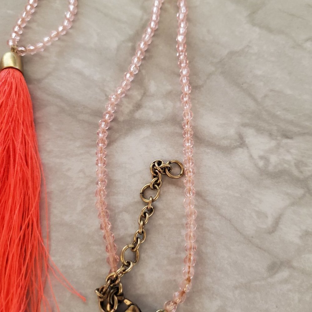 💕 J.Crew Light Pink Bright Beaded Strand Thread Tassel Pendant Necklace 💕 - Picture 6 of 8